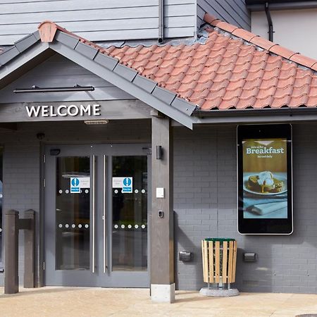 The Churchill By Greene King Inns Royal Wootton Bassett Exteriör bild