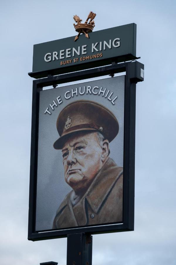 The Churchill By Greene King Inns Royal Wootton Bassett Exteriör bild