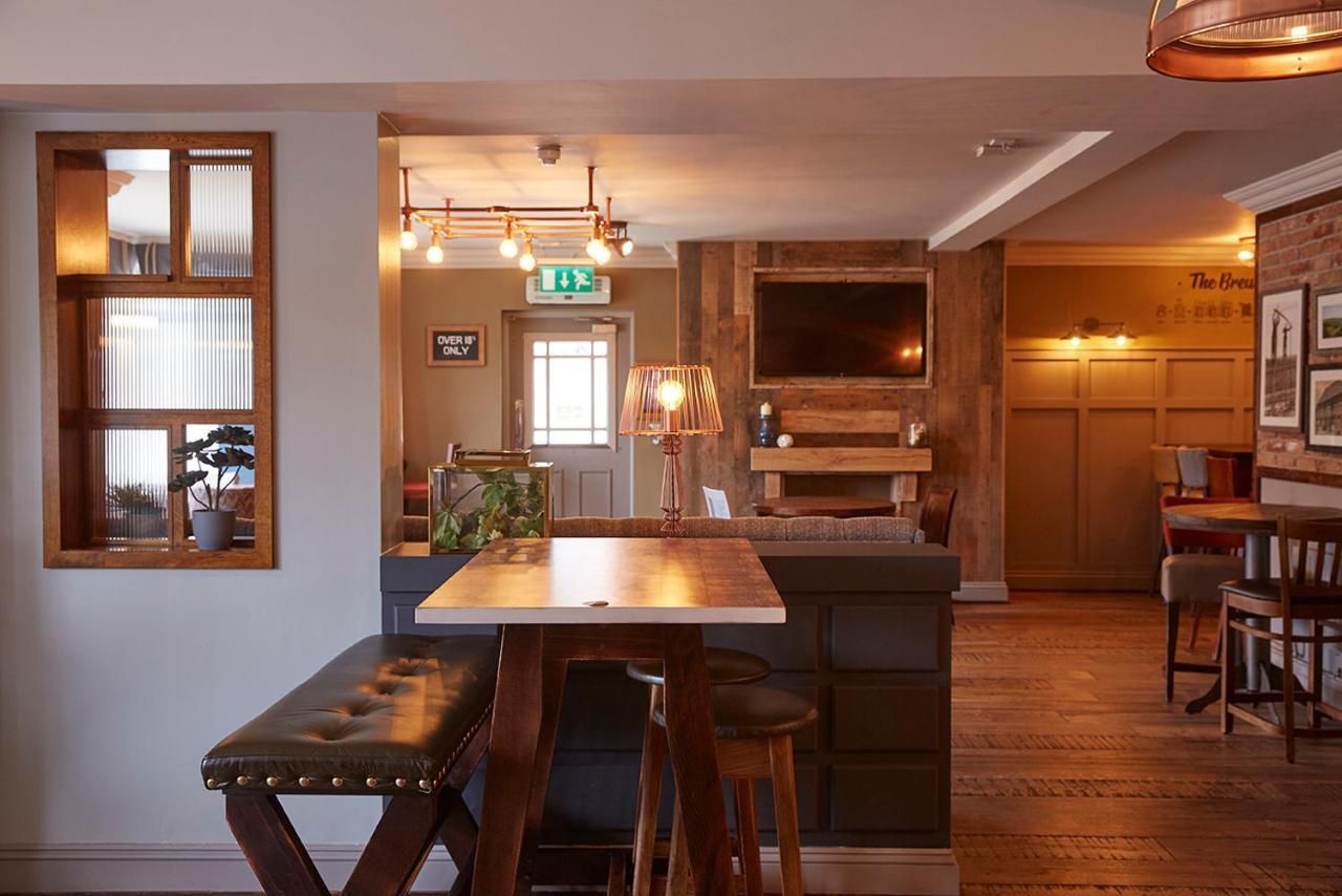 The Churchill By Greene King Inns Royal Wootton Bassett Exteriör bild