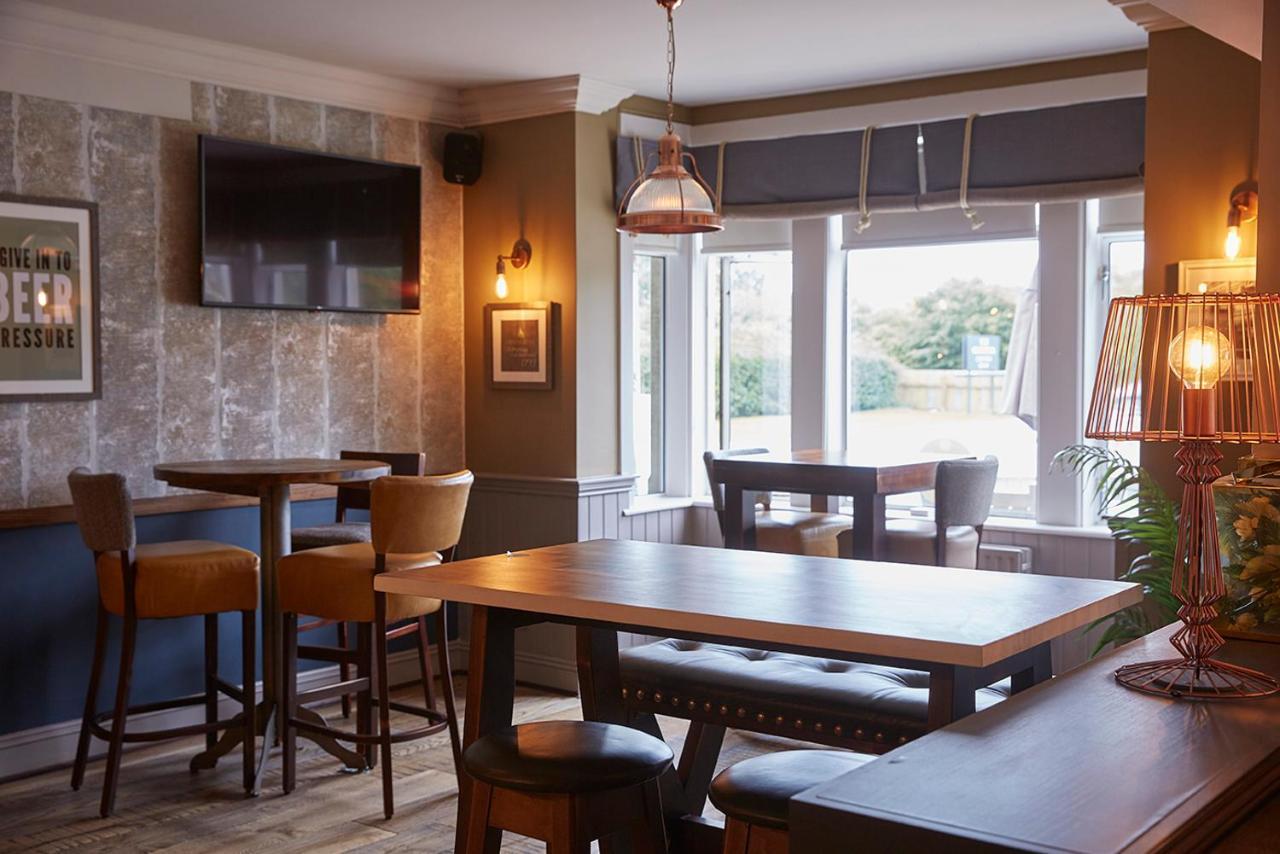 The Churchill By Greene King Inns Royal Wootton Bassett Exteriör bild
