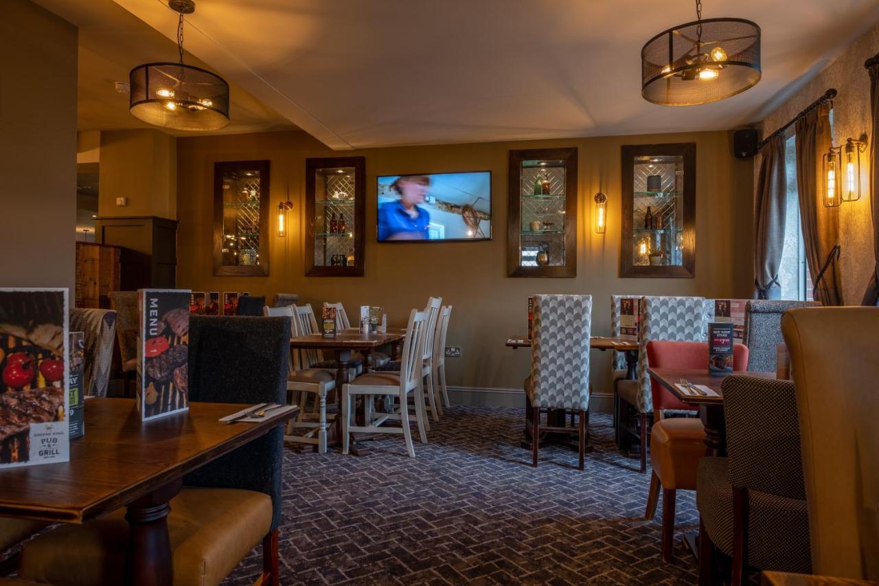 The Churchill By Greene King Inns Royal Wootton Bassett Exteriör bild
