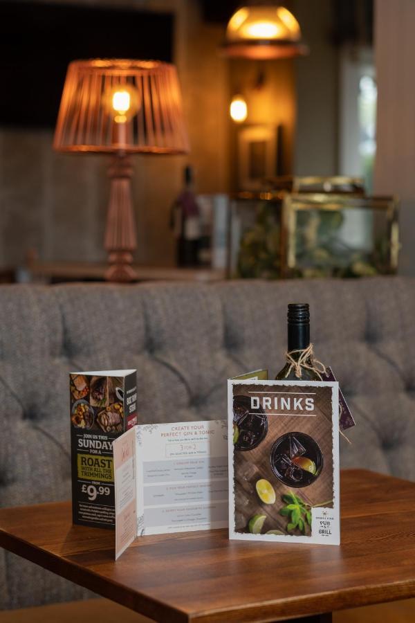 The Churchill By Greene King Inns Royal Wootton Bassett Exteriör bild