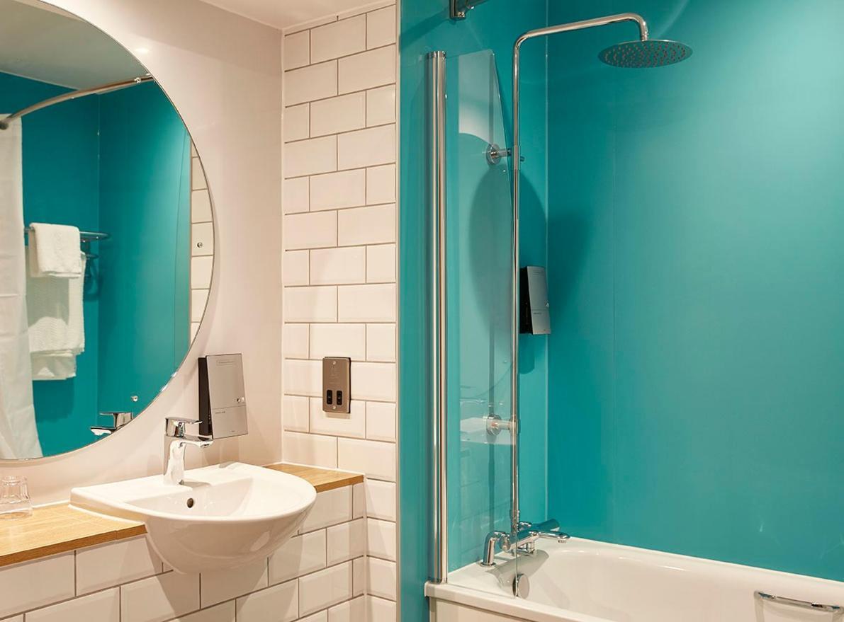 The Churchill By Greene King Inns Royal Wootton Bassett Exteriör bild